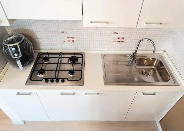 Apartament Tastefully Furnished Flat With Lateral Sea View *