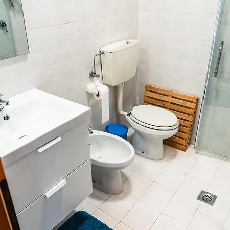 아파트 Cozy Flat With Lateral Sea View In *