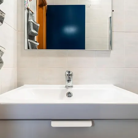 Cozy Flat With Lateral Sea View In * Μπιμπιόνε