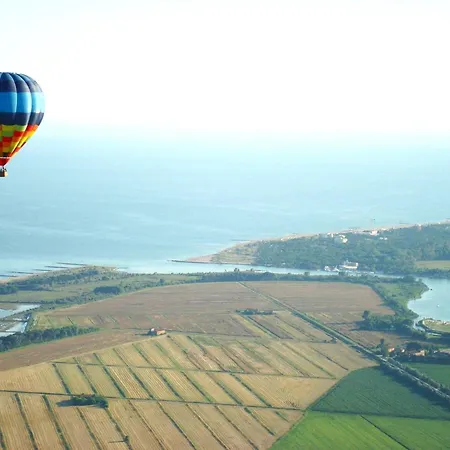 Tastefully Furnished Flat With Lateral Sea View Διαμέρισμα *