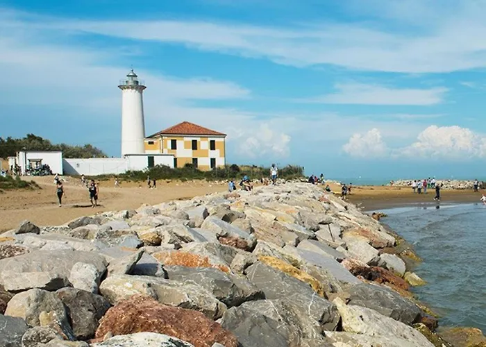 Tastefully Furnished Flat With Lateral Sea View Διαμέρισμα *