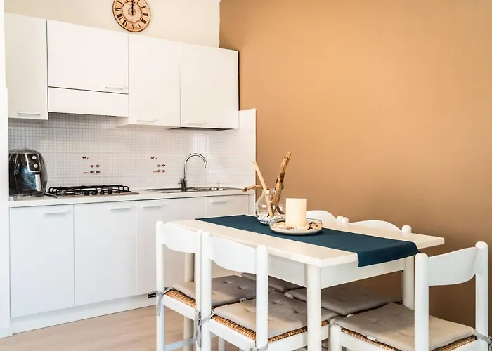 Διαμέρισμα Tastefully Furnished Flat With Lateral Sea View